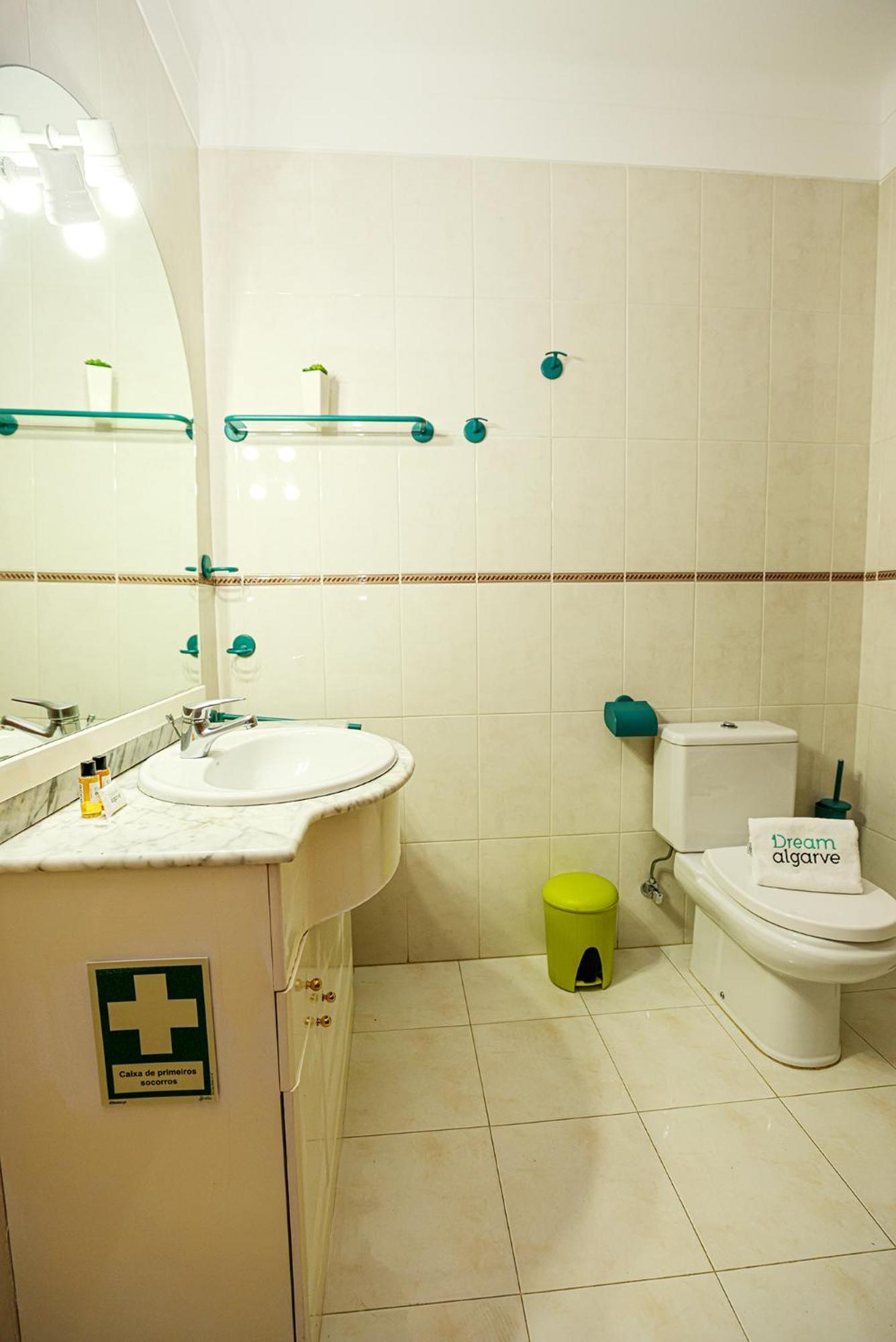 P - Meia-Praia Seaview Guesthouse Lagos Ngoại thất bức ảnh