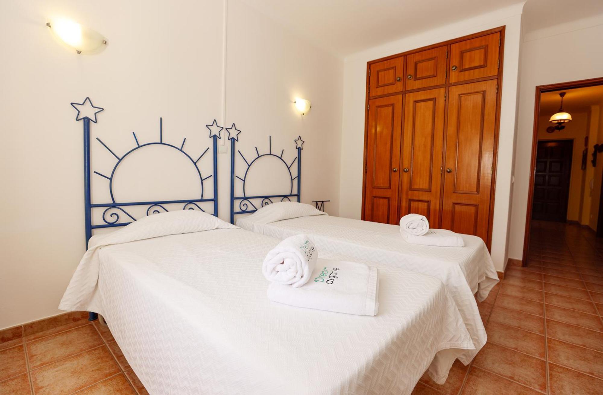P - Meia-Praia Seaview Guesthouse Lagos Ngoại thất bức ảnh